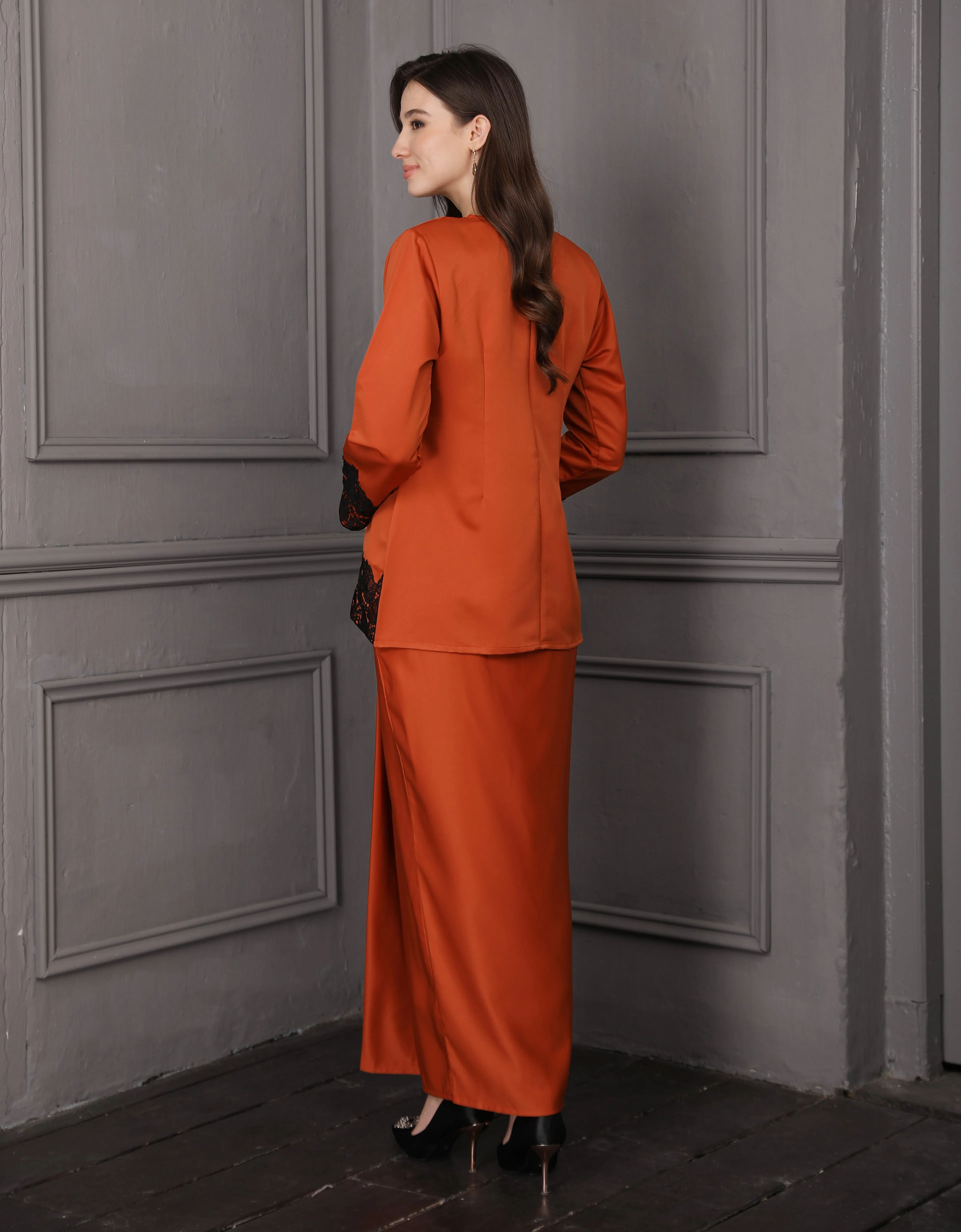 BAJU KURUNG KEDAH JULYA (BURNT ORANGE)