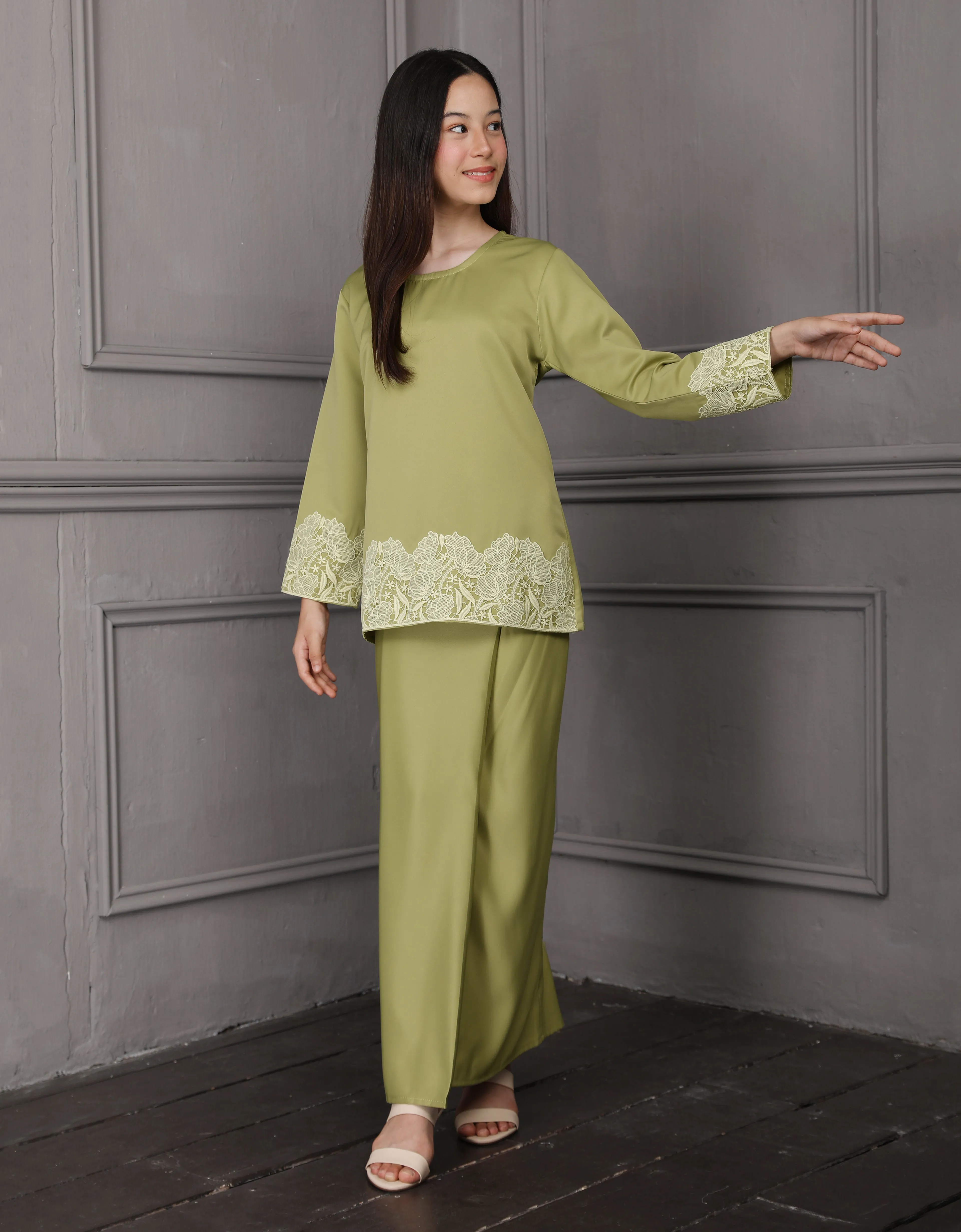 KIDS BAJU KURUNG KEDAH JULYA (GREEN TEA)